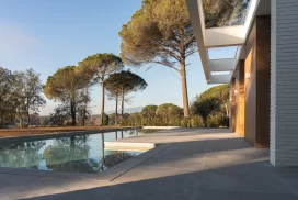 exterior-of-a-house-with-a-pool-in-a-luxury-comple-2025-01-08-20-40-01-utc
